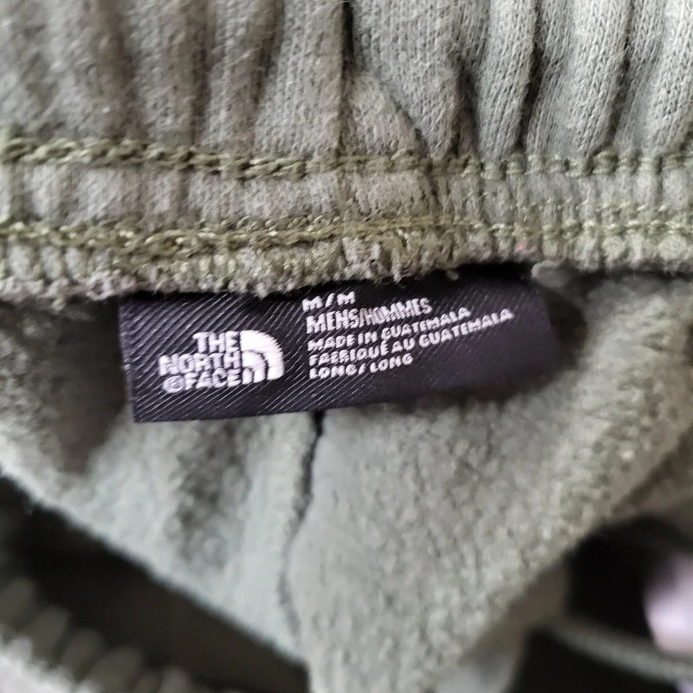 The North Face Men Activewear Shorts M Green Logo Embroidery Sweat Patch